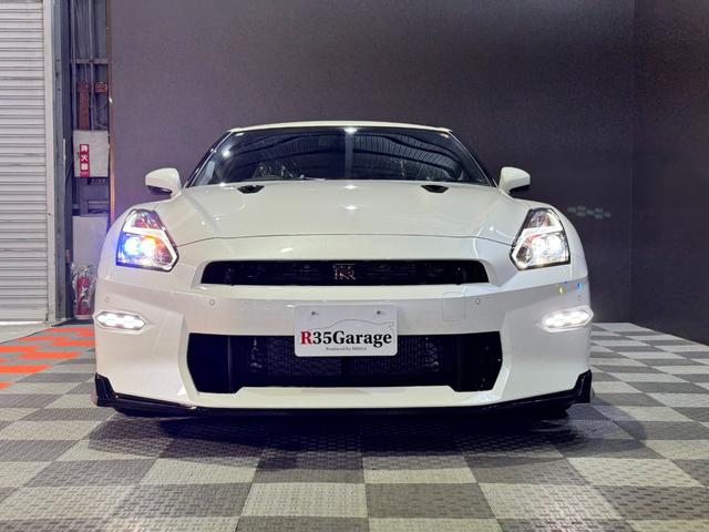 GT-R ピュアエディション /最終MY25モデル/デイライトキャンセラースイッチ/プライバシーガラス/純正フロアマット/新車ビニール付き/レイズ製20インチアルミホイール/FUJITSUBO製チタン合金マフラー(12枚目)
