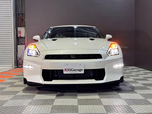GT-R ピュアエディション /最終MY25モデル/デイライトキャンセラースイッチ/プライバシーガラス/純正フロアマット/新車ビニール付き/レイズ製20インチアルミホイール/FUJITSUBO製チタン合金マフラー(15枚目)