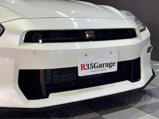 GT-R ピュアエディション /最終MY25モデル/デイライトキャンセラースイッチ/プライバシーガラス/純正フロアマット/新車ビニール付き/レイズ製20インチアルミホイール/FUJITSUBO製チタン合金マフラー(17枚目)