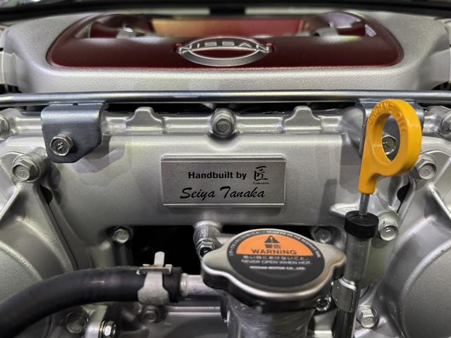 GT-R ピュアエディション /最終MY25モデル/デイライトキャンセラースイッチ/プライバシーガラス/純正フロアマット/新車ビニール付き/レイズ製20インチアルミホイール/FUJITSUBO製チタン合金マフラー(19枚目)