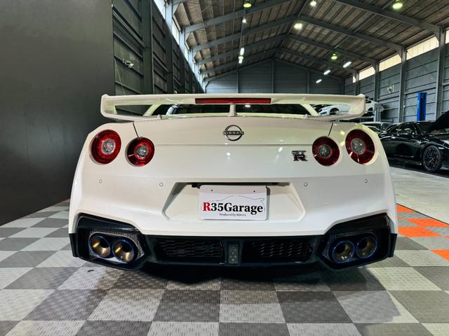 GT-R ピュアエディション /最終MY25モデル/デイライトキャンセラースイッチ/プライバシーガラス/純正フロアマット/新車ビニール付き/レイズ製20インチアルミホイール/FUJITSUBO製チタン合金マフラー(28枚目)