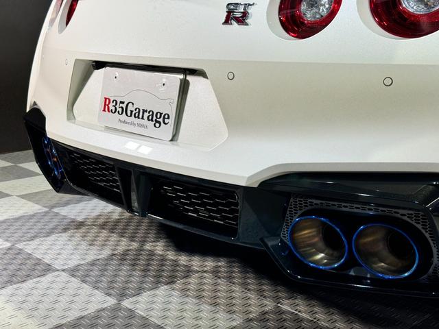 GT-R ピュアエディション /最終MY25モデル/デイライトキャンセラースイッチ/プライバシーガラス/純正フロアマット/新車ビニール付き/レイズ製20インチアルミホイール/FUJITSUBO製チタン合金マフラー(36枚目)