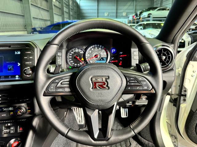GT-R ピュアエディション /最終MY25モデル/デイライトキャンセラースイッチ/プライバシーガラス/純正フロアマット/新車ビニール付き/レイズ製20インチアルミホイール/FUJITSUBO製チタン合金マフラー(41枚目)