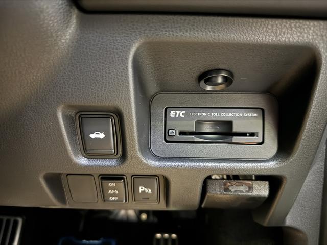 GT-R ピュアエディション /最終MY25モデル/デイライトキャンセラースイッチ/プライバシーガラス/純正フロアマット/新車ビニール付き/レイズ製20インチアルミホイール/FUJITSUBO製チタン合金マフラー(43枚目)