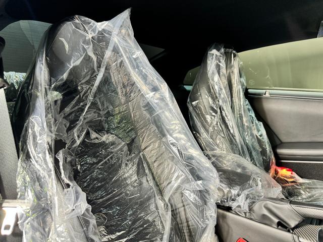 GT-R ピュアエディション /最終MY25モデル/デイライトキャンセラースイッチ/プライバシーガラス/純正フロアマット/新車ビニール付き/レイズ製20インチアルミホイール/FUJITSUBO製チタン合金マフラー(45枚目)