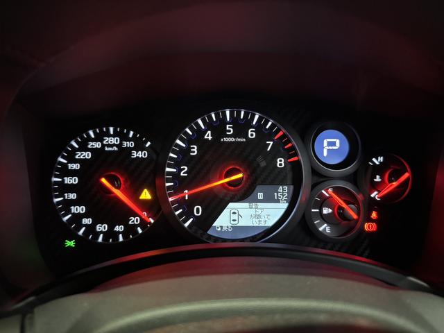 GT-R ピュアエディション /最終MY25モデル/デイライトキャンセラースイッチ/プライバシーガラス/純正フロアマット/新車ビニール付き/レイズ製20インチアルミホイール/FUJITSUBO製チタン合金マフラー(51枚目)