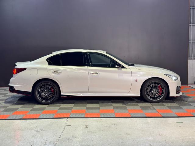 スカイライン ニスモリミテッド 限定100台/ワンオーナー/専用匠組立てエンジン/専用エンケイ製19インチホイール/専用シリアルナンバープレート/サンルーフ/専用匠ネームラベル/専用RECARO製シート/NISMOフロアマット(21枚目)