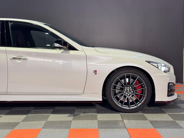 スカイライン ニスモリミテッド 限定100台/ワンオーナー/専用匠組立てエンジン/専用エンケイ製19インチホイール/専用シリアルナンバープレート/サンルーフ/専用匠ネームラベル/専用RECARO製シート/NISMOフロアマット(22枚目)