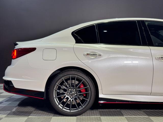 スカイライン ニスモリミテッド 限定100台/ワンオーナー/専用匠組立てエンジン/専用エンケイ製19インチホイール/専用シリアルナンバープレート/サンルーフ/専用匠ネームラベル/専用RECARO製シート/NISMOフロアマット(24枚目)