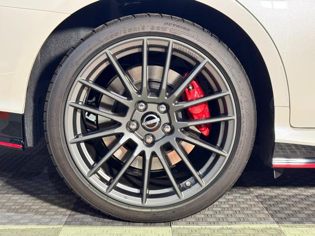 スカイライン ニスモリミテッド 限定100台/ワンオーナー/専用匠組立てエンジン/専用エンケイ製19インチホイール/専用シリアルナンバープレート/サンルーフ/専用匠ネームラベル/専用RECARO製シート/NISMOフロアマット(25枚目)