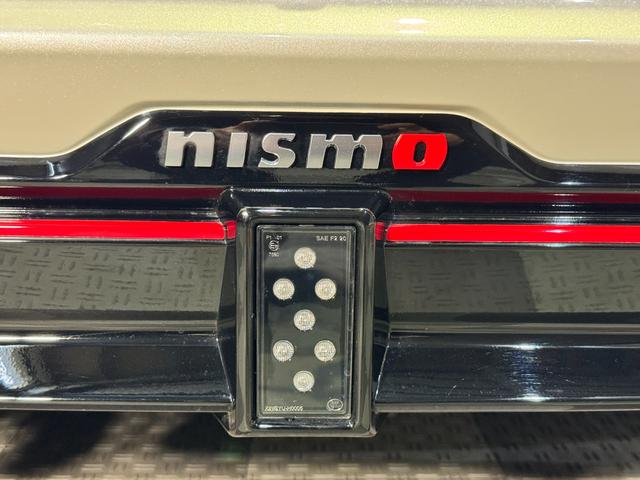 スカイライン ニスモリミテッド 限定100台/ワンオーナー/専用匠組立てエンジン/専用エンケイ製19インチホイール/専用シリアルナンバープレート/サンルーフ/専用匠ネームラベル/専用RECARO製シート/NISMOフロアマット(39枚目)