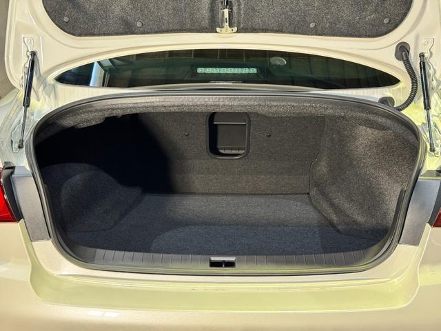 スカイライン ニスモリミテッド 限定100台/ワンオーナー/専用匠組立てエンジン/専用エンケイ製19インチホイール/専用シリアルナンバープレート/サンルーフ/専用匠ネームラベル/専用RECARO製シート/NISMOフロアマット(42枚目)