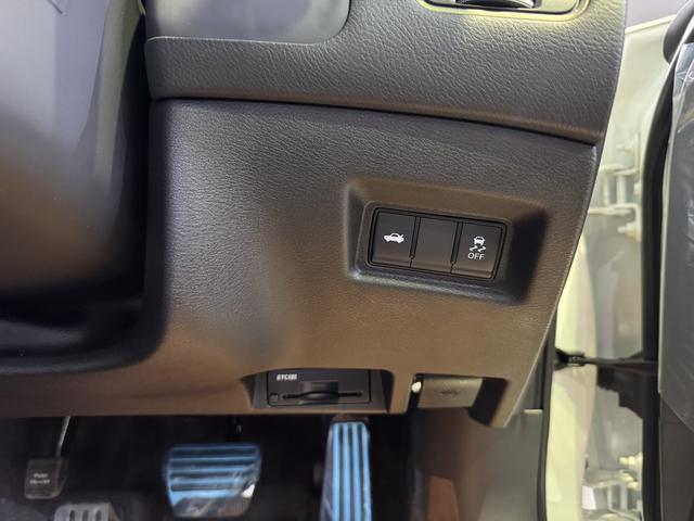 スカイライン ニスモリミテッド 限定100台/ワンオーナー/専用匠組立てエンジン/専用エンケイ製19インチホイール/専用シリアルナンバープレート/サンルーフ/専用匠ネームラベル/専用RECARO製シート/NISMOフロアマット(46枚目)