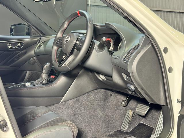 スカイライン ニスモリミテッド 限定100台/ワンオーナー/専用匠組立てエンジン/専用エンケイ製19インチホイール/専用シリアルナンバープレート/サンルーフ/専用匠ネームラベル/専用RECARO製シート/NISMOフロアマット(49枚目)