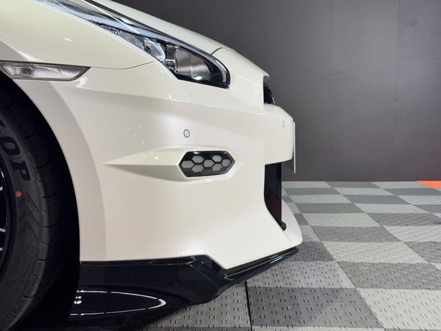 GT-R プレミアムエディション R35GT-R最終モデル/MY25モデル/ワンオーナー/新車ビニール/ファッショナブルインテリア/ブルーヘブン/リア3面プライバシーガラス/BOSEサウンドシステム/レイズ製20インチアルミホイール(17枚目)