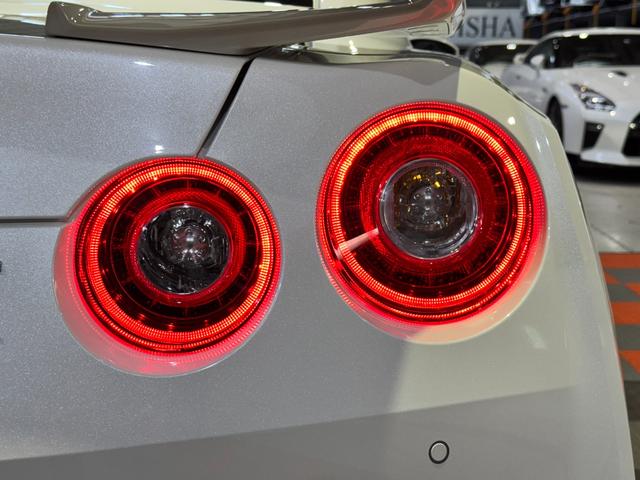 GT-R プレミアムエディション R35GT-R最終モデル/MY25モデル/ワンオーナー/新車ビニール/ファッショナブルインテリア/ブルーヘブン/リア3面プライバシーガラス/BOSEサウンドシステム/レイズ製20インチアルミホイール(37枚目)
