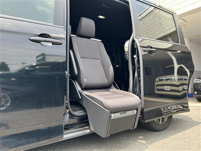 ヴォクシー S-G 福祉車両/両側パワスラ/7人乗り/フリップダウンモニター/純正ナビ/フルセグTV/Bluetooth/ビルトインETC2.0/プッシュスタート/レザーステアリング/衝突軽減ブレーキ/サイドリフトUP/(6枚目)