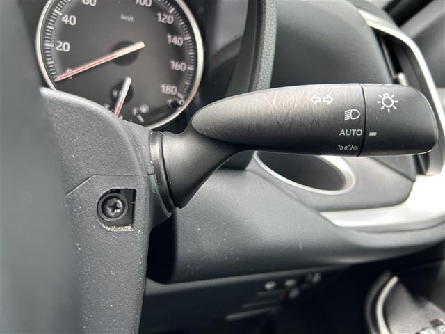 ヴォクシー S-G 福祉車両/両側パワスラ/7人乗り/フリップダウンモニター/純正ナビ/フルセグTV/Bluetooth/ビルトインETC2.0/プッシュスタート/レザーステアリング/衝突軽減ブレーキ/サイドリフトUP/(16枚目)