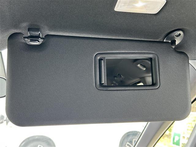 ヴォクシー S-G 福祉車両/両側パワスラ/7人乗り/フリップダウンモニター/純正ナビ/フルセグTV/Bluetooth/ビルトインETC2.0/プッシュスタート/レザーステアリング/衝突軽減ブレーキ/サイドリフトUP/(26枚目)