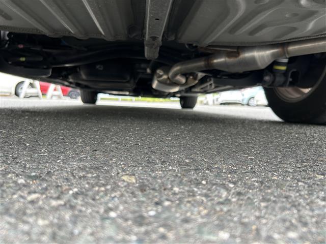 ヴォクシー S-G 福祉車両/両側パワスラ/7人乗り/フリップダウンモニター/純正ナビ/フルセグTV/Bluetooth/ビルトインETC2.0/プッシュスタート/レザーステアリング/衝突軽減ブレーキ/サイドリフトUP/(40枚目)