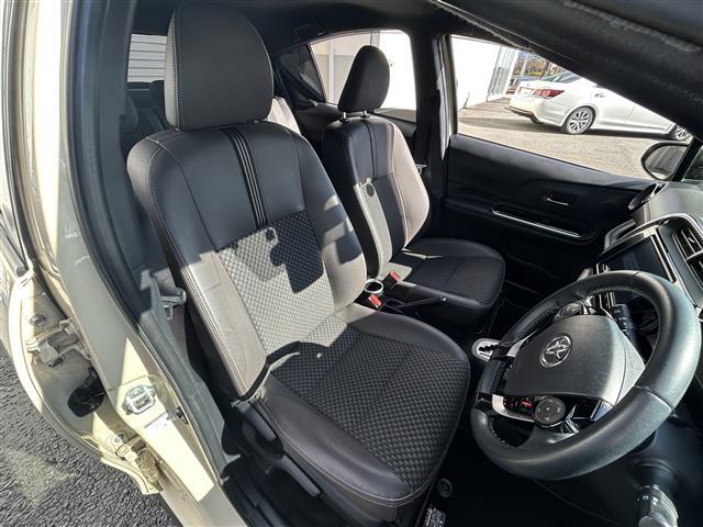 アクア クロスオーバー　グラム　１オナ／純正ナビ／ハーフレザー／Ｂｌｕｅｔｏｏｔｈ／バックカメラ／コーナーセンサー／プッシュスタート／衝突軽減ブレーキ／レザーステアリング／クルコン／シートヒーター／（2枚目）