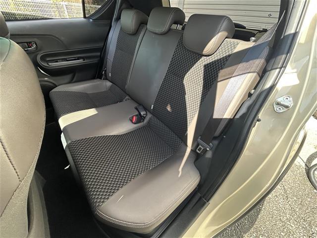 アクア クロスオーバー　グラム　１オナ／純正ナビ／ハーフレザー／Ｂｌｕｅｔｏｏｔｈ／バックカメラ／コーナーセンサー／プッシュスタート／衝突軽減ブレーキ／レザーステアリング／クルコン／シートヒーター／（5枚目）