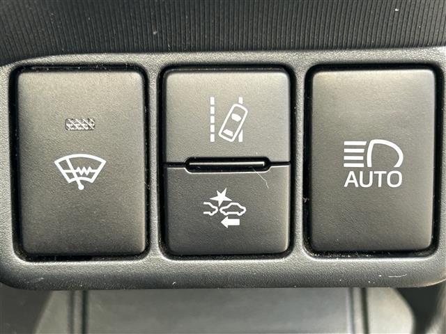 アクア クロスオーバー　グラム　１オナ／純正ナビ／ハーフレザー／Ｂｌｕｅｔｏｏｔｈ／バックカメラ／コーナーセンサー／プッシュスタート／衝突軽減ブレーキ／レザーステアリング／クルコン／シートヒーター／（17枚目）