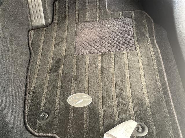 ハリアー プレミアム 1オナ/黒革シート/純正ナビ/クルコン/ETC/バックカメラ/レザーステアリング/パワーバックドア/プッシュスタート/パワーシート/フルセグTV/シートヒーター/Bluetooth/AUTOライト/(28枚目)