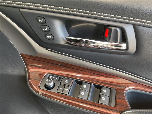 ハリアー プレミアム 1オナ/黒革シート/純正ナビ/クルコン/ETC/バックカメラ/レザーステアリング/パワーバックドア/プッシュスタート/パワーシート/フルセグTV/シートヒーター/Bluetooth/AUTOライト/(29枚目)