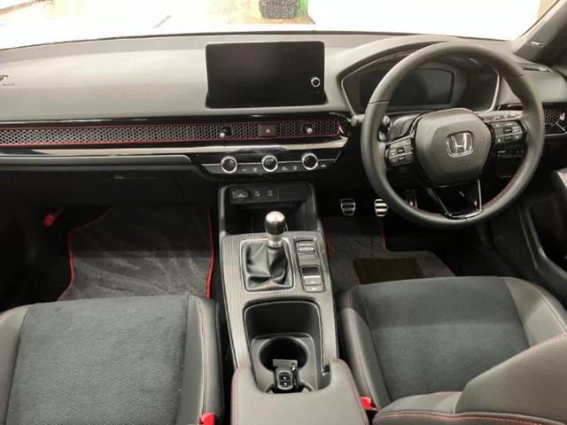 シビック RS 保証書/ディスプレイオーディオ+ナビ9インチ/シートヒーター 前席/車線逸脱防止支援システム/シート ハーフレザー/ヘッドランプ LED/Bluetooth接続/ETC2.0 バックカメラ 電動シート(4枚目)