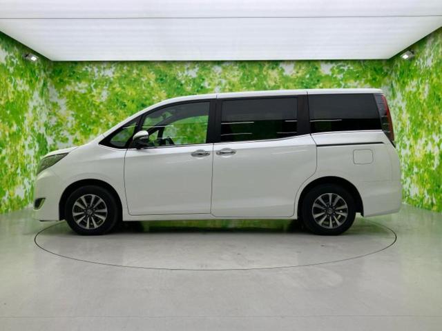 エスクァイア Gi 新品タイヤ/保証書/純正 10インチ ナビ/フリップダウンモニター 純正 12.1インチ/トヨタセーフティセンス/両側電動スライドドア/シートヒーター 前席/車線逸脱防止支援システム/シート 合皮(2枚目)