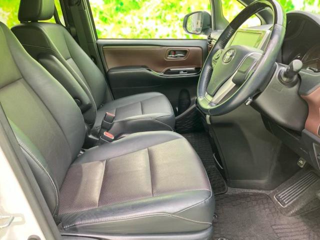 エスクァイア Gi 新品タイヤ/保証書/純正 10インチ ナビ/フリップダウンモニター 純正 12.1インチ/トヨタセーフティセンス/両側電動スライドドア/シートヒーター 前席/車線逸脱防止支援システム/シート 合皮(4枚目)