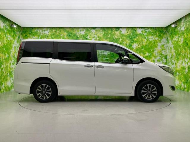 エスクァイア Gi 新品タイヤ/保証書/純正 10インチ ナビ/フリップダウンモニター 純正 12.1インチ/トヨタセーフティセンス/両側電動スライドドア/シートヒーター 前席/車線逸脱防止支援システム/シート 合皮(57枚目)