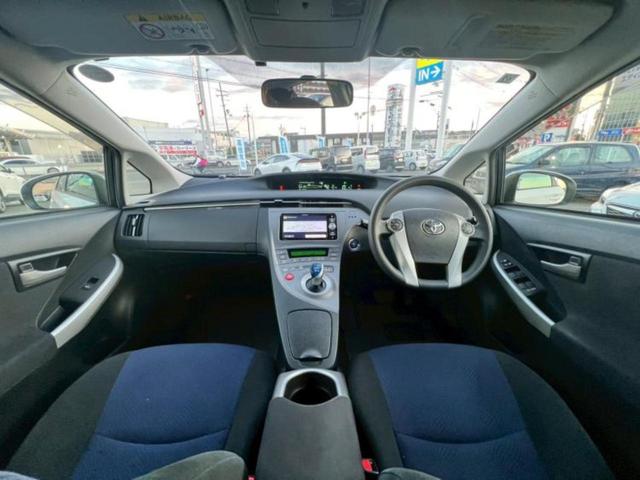 プリウス Ｓ　社外　ナビ／ヘッドランプ　ＨＩＤ／Ｂｌｕｅｔｏｏｔｈ接続／ＥＴＣ／ＥＢＤ付ＡＢＳ／横滑り防止装置／バックモニター／フルセグＴＶ／禁煙車／エアバッグ　運転席／エアバッグ　助手席／エアバッグ　サイド（4枚目）