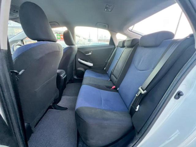 プリウス Ｓ　社外　ナビ／ヘッドランプ　ＨＩＤ／Ｂｌｕｅｔｏｏｔｈ接続／ＥＴＣ／ＥＢＤ付ＡＢＳ／横滑り防止装置／バックモニター／フルセグＴＶ／禁煙車／エアバッグ　運転席／エアバッグ　助手席／エアバッグ　サイド（6枚目）