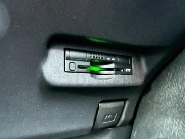 プリウス Ｓ　社外　ナビ／ヘッドランプ　ＨＩＤ／Ｂｌｕｅｔｏｏｔｈ接続／ＥＴＣ／ＥＢＤ付ＡＢＳ／横滑り防止装置／バックモニター／フルセグＴＶ／禁煙車／エアバッグ　運転席／エアバッグ　助手席／エアバッグ　サイド（12枚目）