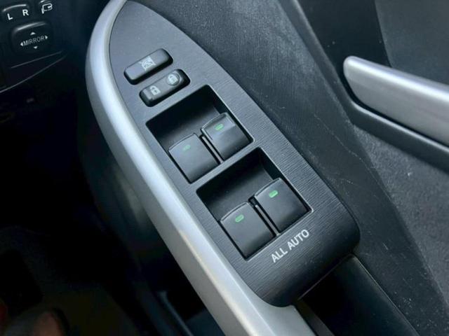 プリウス Ｓ　社外　ナビ／ヘッドランプ　ＨＩＤ／Ｂｌｕｅｔｏｏｔｈ接続／ＥＴＣ／ＥＢＤ付ＡＢＳ／横滑り防止装置／バックモニター／フルセグＴＶ／禁煙車／エアバッグ　運転席／エアバッグ　助手席／エアバッグ　サイド（16枚目）