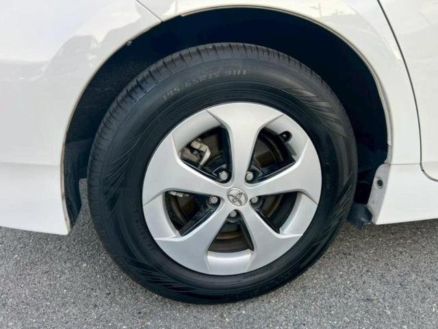 プリウス Ｓ　社外　ナビ／ヘッドランプ　ＨＩＤ／Ｂｌｕｅｔｏｏｔｈ接続／ＥＴＣ／ＥＢＤ付ＡＢＳ／横滑り防止装置／バックモニター／フルセグＴＶ／禁煙車／エアバッグ　運転席／エアバッグ　助手席／エアバッグ　サイド（18枚目）