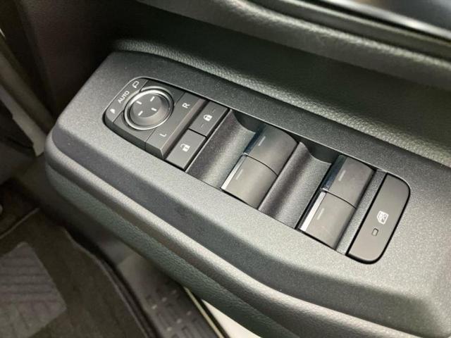 ランドクルーザー２５０ ４ＷＤ　ＶＸ　サンルーフ／保証書／純正　ＳＤナビ／デジタルインナーミラー／シートヒーター／全方位モニター／車線逸脱防止支援システム／シート　フルレザー／電動バックドア／ヘッドランプ　ＬＥＤ／ＥＴＣ　革シート　４ＷＤ（33枚目）