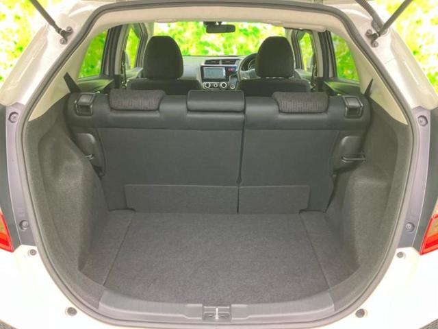 フィット １３Ｇ・Ｆパッケージ　新品タイヤ／純正　ＳＤナビ／ＥＴＣ／ＥＢＤ付ＡＢＳ／横滑り防止装置／アイドリングストップ／ワンセグＴＶ／エアバッグ　運転席／エアバッグ　助手席／パワーウインドウ／キーレスエントリー／パワーステアリング（8枚目）