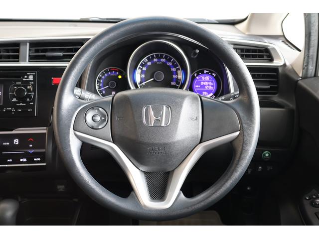 フィット １３Ｇ・Ｆパッケージ　オートリトラミラー　スマキー　ＶＳＡ　スマ－トキ－　助手席エアバッグ　オートエアコン　エアバック　ＰＳ　キ－フリ－　ＰＷ　ＡＢＳ　アイドリングＳＴＯＰ（5枚目）