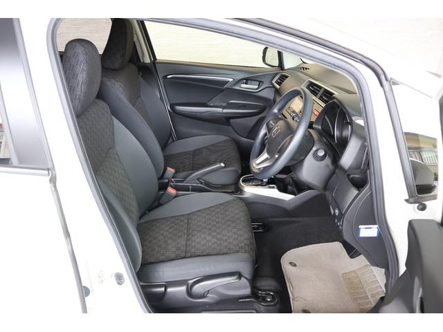 フィット １３Ｇ・Ｆパッケージ　オートリトラミラー　スマキー　ＶＳＡ　スマ－トキ－　助手席エアバッグ　オートエアコン　エアバック　ＰＳ　キ－フリ－　ＰＷ　ＡＢＳ　アイドリングＳＴＯＰ（6枚目）