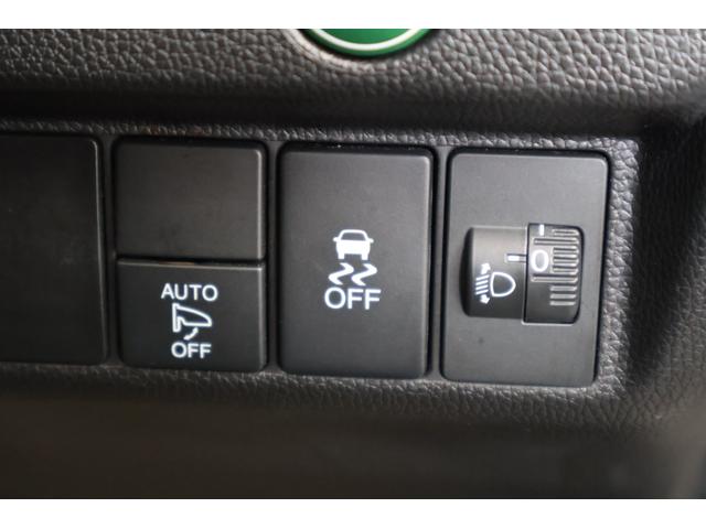 フィット １３Ｇ・Ｆパッケージ　オートリトラミラー　スマキー　ＶＳＡ　スマ－トキ－　助手席エアバッグ　オートエアコン　エアバック　ＰＳ　キ－フリ－　ＰＷ　ＡＢＳ　アイドリングＳＴＯＰ（8枚目）