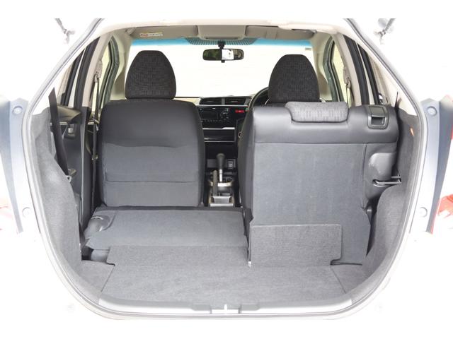 フィット １３Ｇ・Ｆパッケージ　オートリトラミラー　スマキー　ＶＳＡ　スマ－トキ－　助手席エアバッグ　オートエアコン　エアバック　ＰＳ　キ－フリ－　ＰＷ　ＡＢＳ　アイドリングＳＴＯＰ（18枚目）