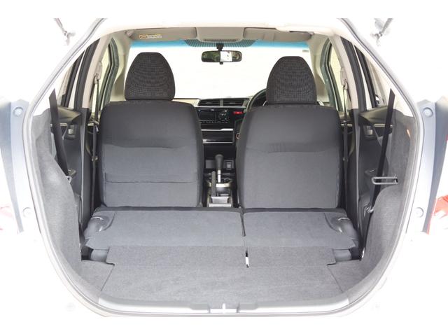 フィット １３Ｇ・Ｆパッケージ　オートリトラミラー　スマキー　ＶＳＡ　スマ－トキ－　助手席エアバッグ　オートエアコン　エアバック　ＰＳ　キ－フリ－　ＰＷ　ＡＢＳ　アイドリングＳＴＯＰ（19枚目）