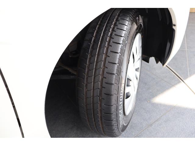 フィット １３Ｇ・Ｆパッケージ　オートリトラミラー　スマキー　ＶＳＡ　スマ－トキ－　助手席エアバッグ　オートエアコン　エアバック　ＰＳ　キ－フリ－　ＰＷ　ＡＢＳ　アイドリングＳＴＯＰ（24枚目）