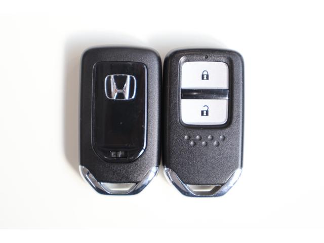 フィット １３Ｇ・Ｆパッケージ　オートリトラミラー　スマキー　ＶＳＡ　スマ－トキ－　助手席エアバッグ　オートエアコン　エアバック　ＰＳ　キ－フリ－　ＰＷ　ＡＢＳ　アイドリングＳＴＯＰ（27枚目）