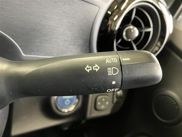 アクア S 禁煙 社外アルミ スマートキープッシュスタート ブルートゥース音楽 安全ボディ SDナビ オートライト イモビ SDナビ ワンセグTV ワンオーナー車 オートエアコン バックカメラ ETC 記録簿(14枚目)