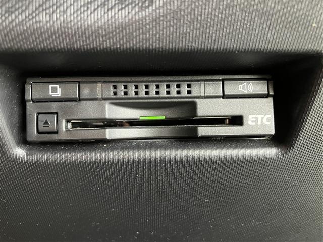 アクア S 禁煙 社外アルミ スマートキープッシュスタート ブルートゥース音楽 安全ボディ SDナビ オートライト イモビ SDナビ ワンセグTV ワンオーナー車 オートエアコン バックカメラ ETC 記録簿(18枚目)