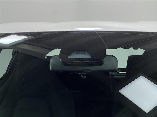 ヤリス ハイブリッドＧ　電格格納ミラー　ＵＳＢ　禁煙　オートマチックハイビーム　車線逸脱警報　ブルートゥース音楽　フルセグＴＶ　サイドエアバッグ　スマートキー　バックモニター　ＥＴＣ　横滑り防止　クルコン　盗難防止　ＤＶＤ（7枚目）